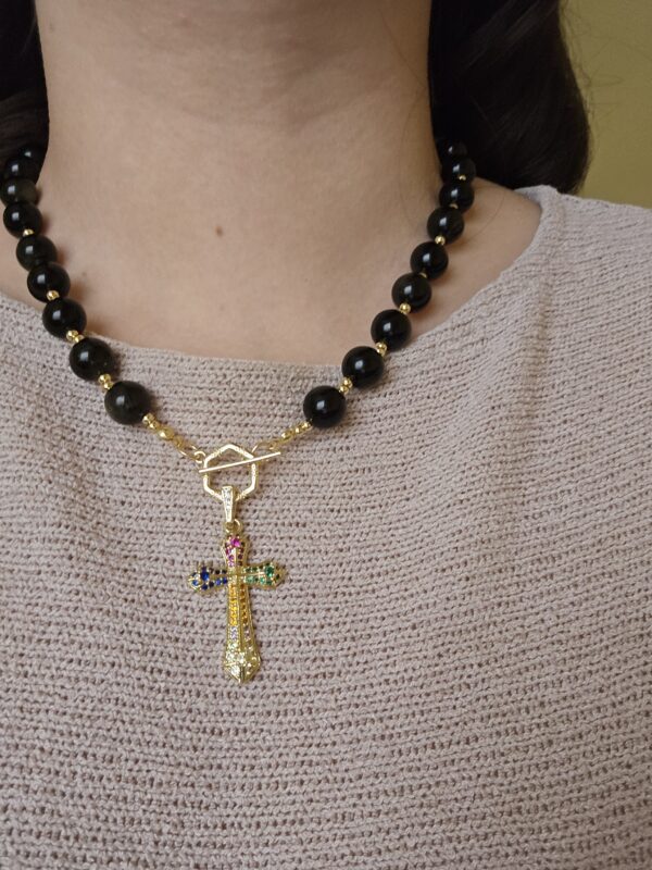 Collar con piedras obsidianas black, colgante cruz - Imagen 2