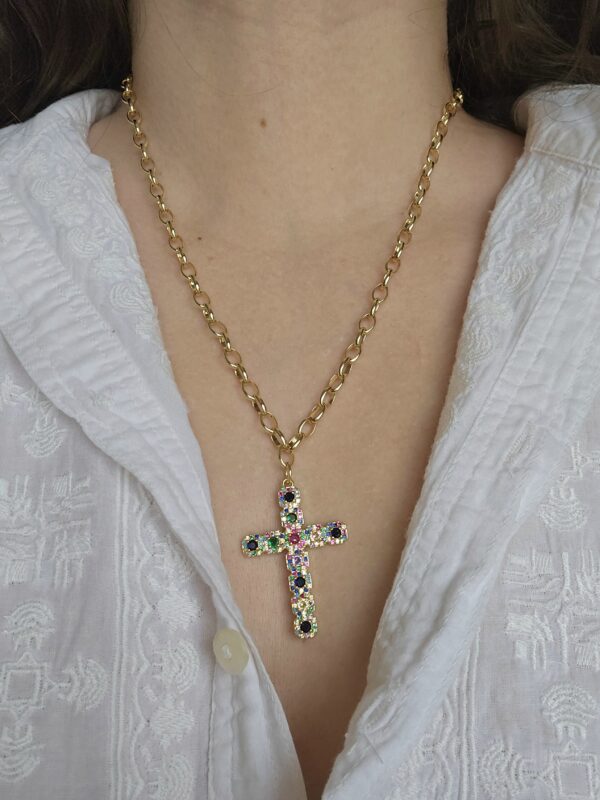 Collar cadena ovalada y cruz multicolor